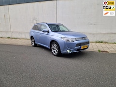 Mitsubishi Outlander - 2.0 PHEV Instyle+