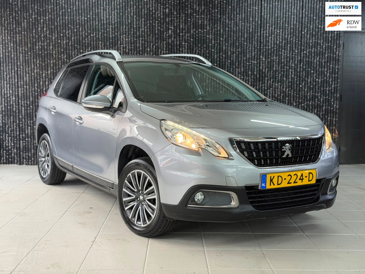 Peugeot 2008 - 1.2 PureTech Blue Lion Automaat | Airco | Navi | - AutoWereld.nl