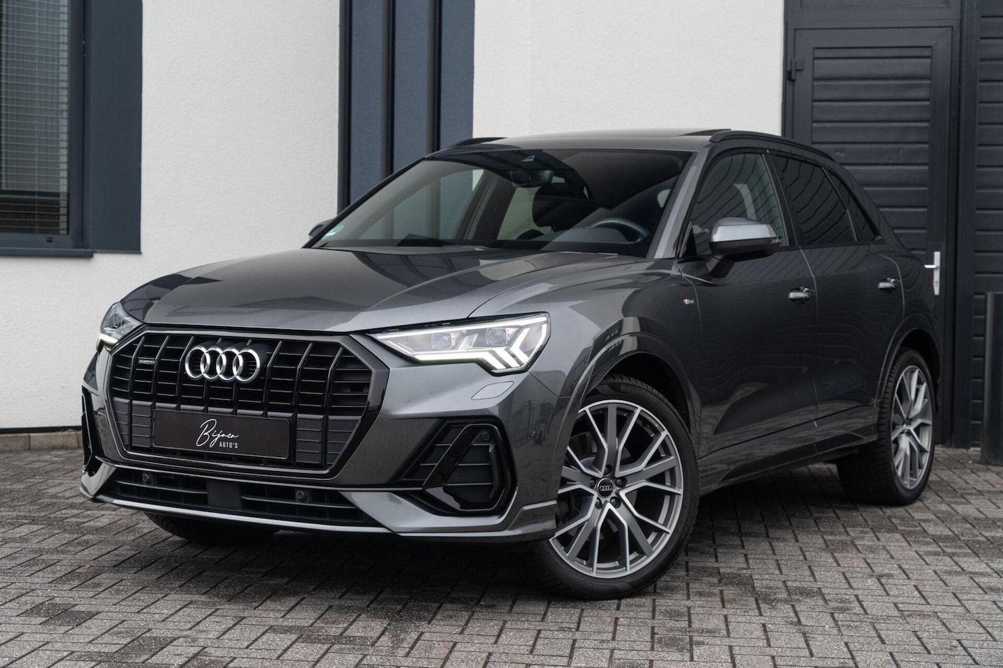 Audi Q3 - 45 TFSI Quattro S Line 230PK PANO / ELEK. TREKHAAK / 20 INCH - AutoWereld.nl