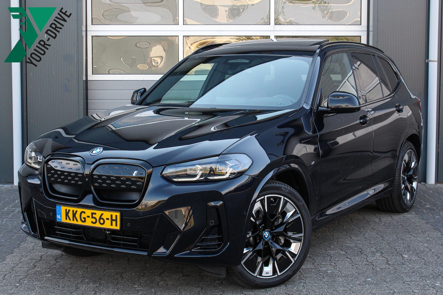 BMW iX3 - M Sport High Executive 80 kWh | 12 Mnd. Garantie & SOH 97,4%| Nette en zeer complete iX3 m - AutoWereld.nl
