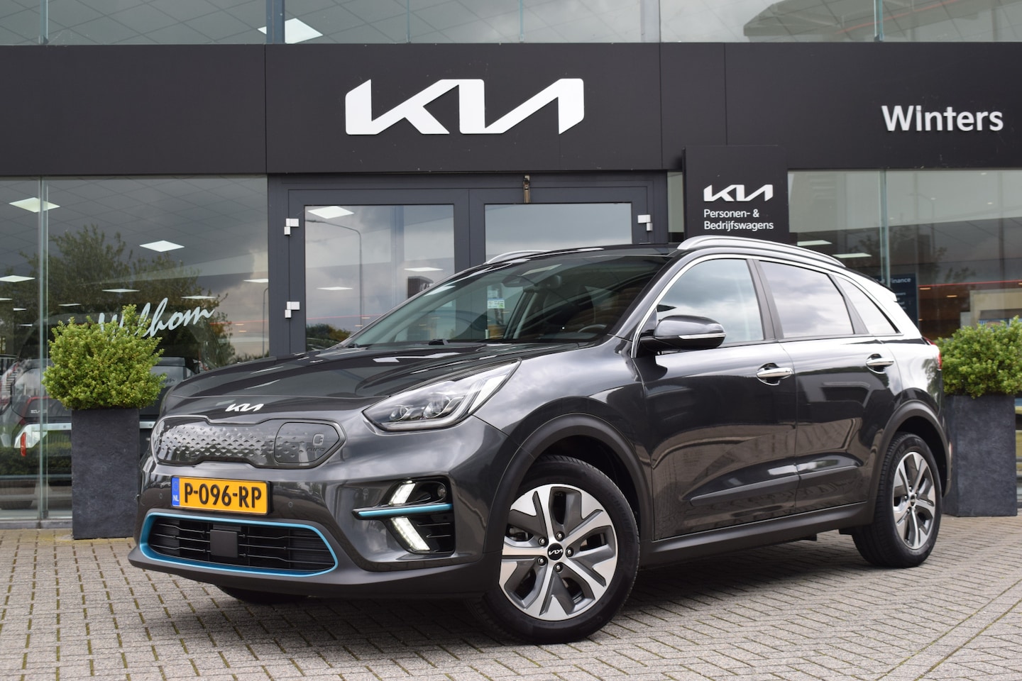 Kia e-Niro - DynamicPlusLine 64 kWh | Schuif/ Kanteldak | Stoel/Stuurverwarming | Leder | Parkeersensor - AutoWereld.nl