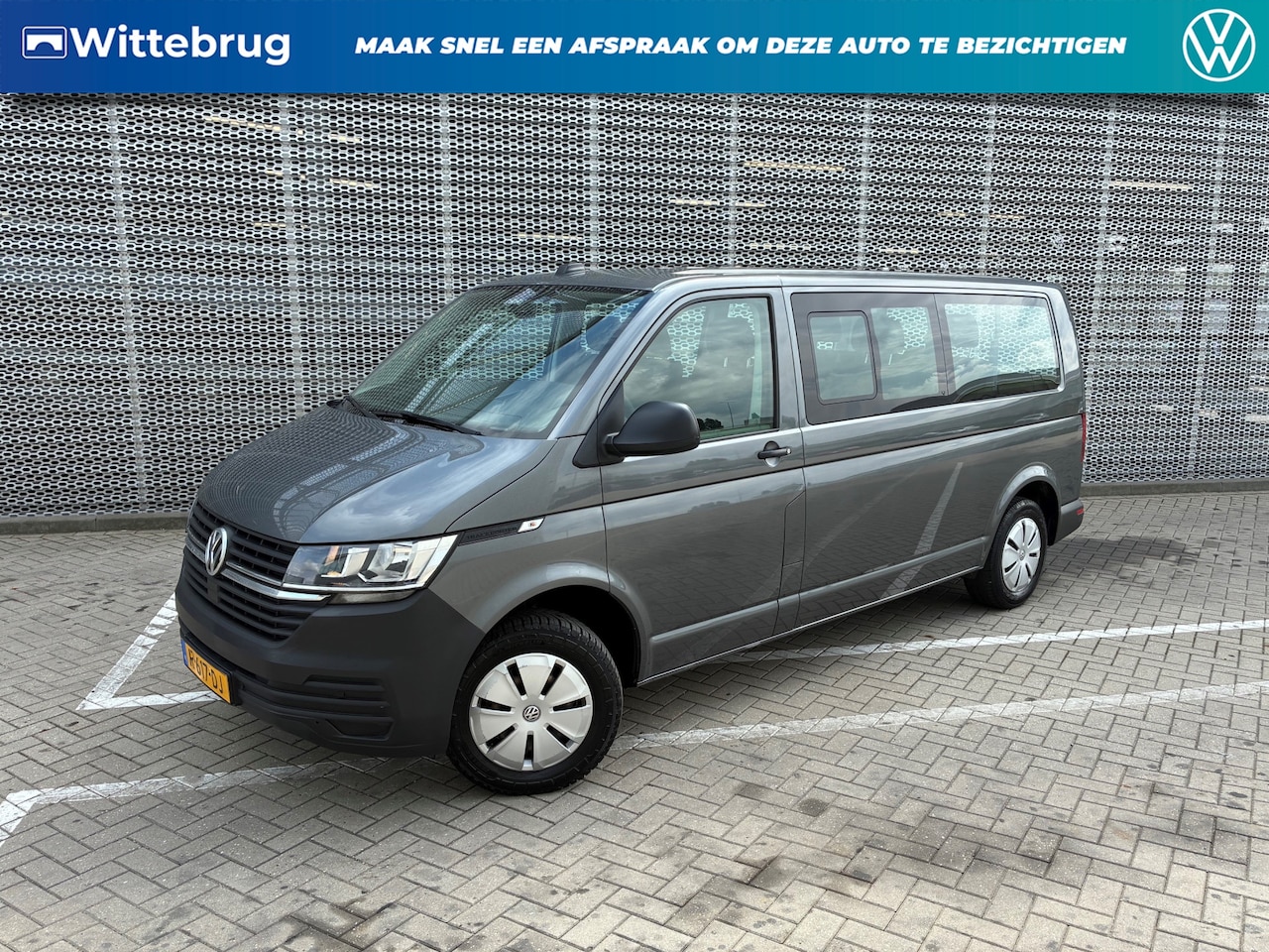 Volkswagen Transporter Kombi - 9 pers. 2.0 TDI 150PK 6-Hand L2H1 - AutoWereld.nl