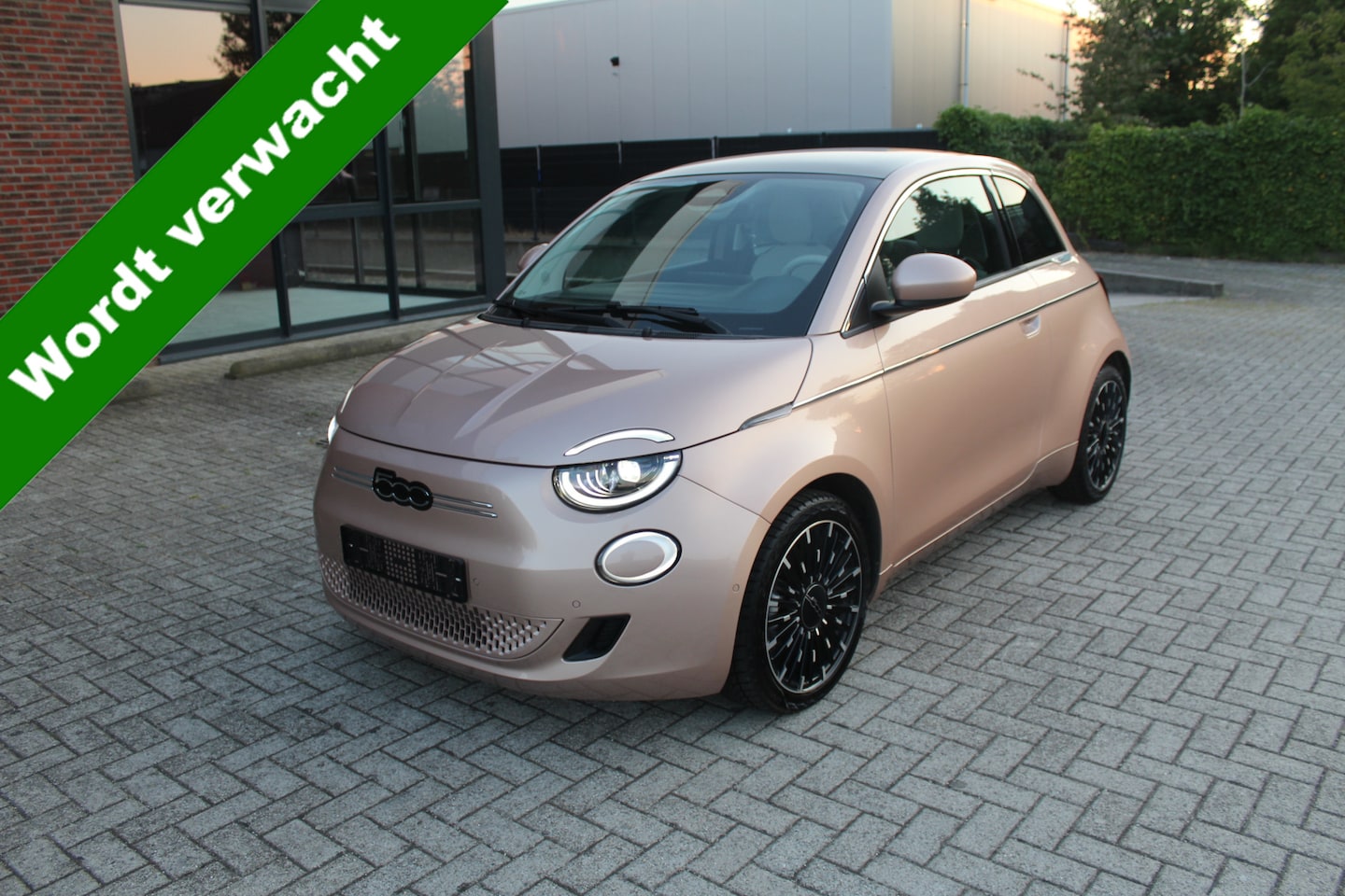 Fiat 500 - La Prima 42 kWh Clima-Camera-Leder-Stoelverwarming-JBL-Pano - AutoWereld.nl