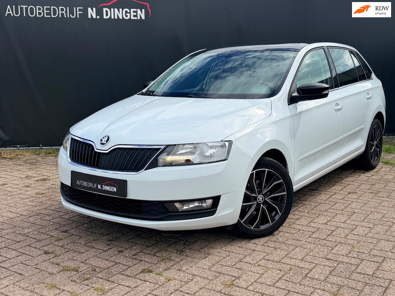 Skoda Rapid Spaceback - 1.0 TSI Greentech Clever Navi stoelverwarming panoramadak - AutoWereld.nl