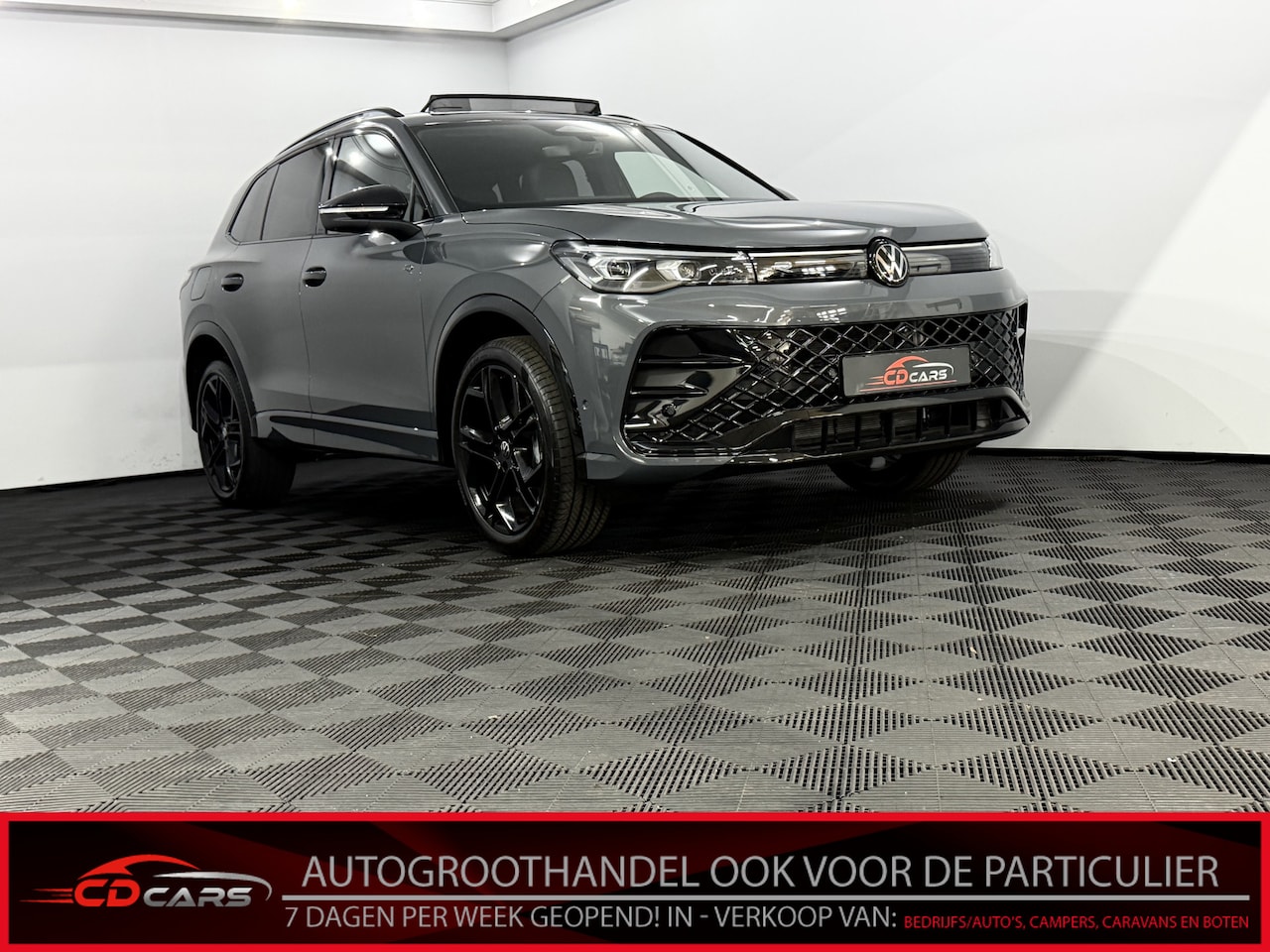 Volkswagen Tiguan - 1.5 eHybrid R-Line Plug-in Panoramadak, 360 Camera, Trekhaak, Leder, Head-up display, Elek - AutoWereld.nl