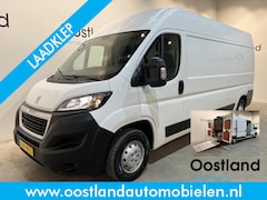 Peugeot Boxer - 335 2.2 BlueHDi 140 PK L3H2 Premium / Dhollandia Laadklep / Euro 6 / Airco / Camera / Crui