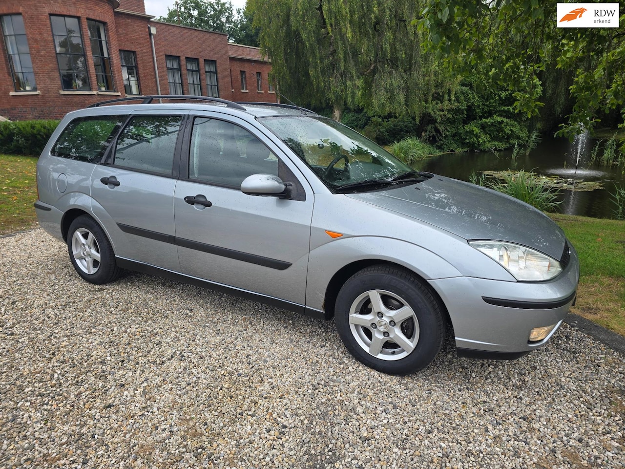 Ford Focus Wagon - 1.6-16V Centennial Airco, Trekhaak - AutoWereld.nl