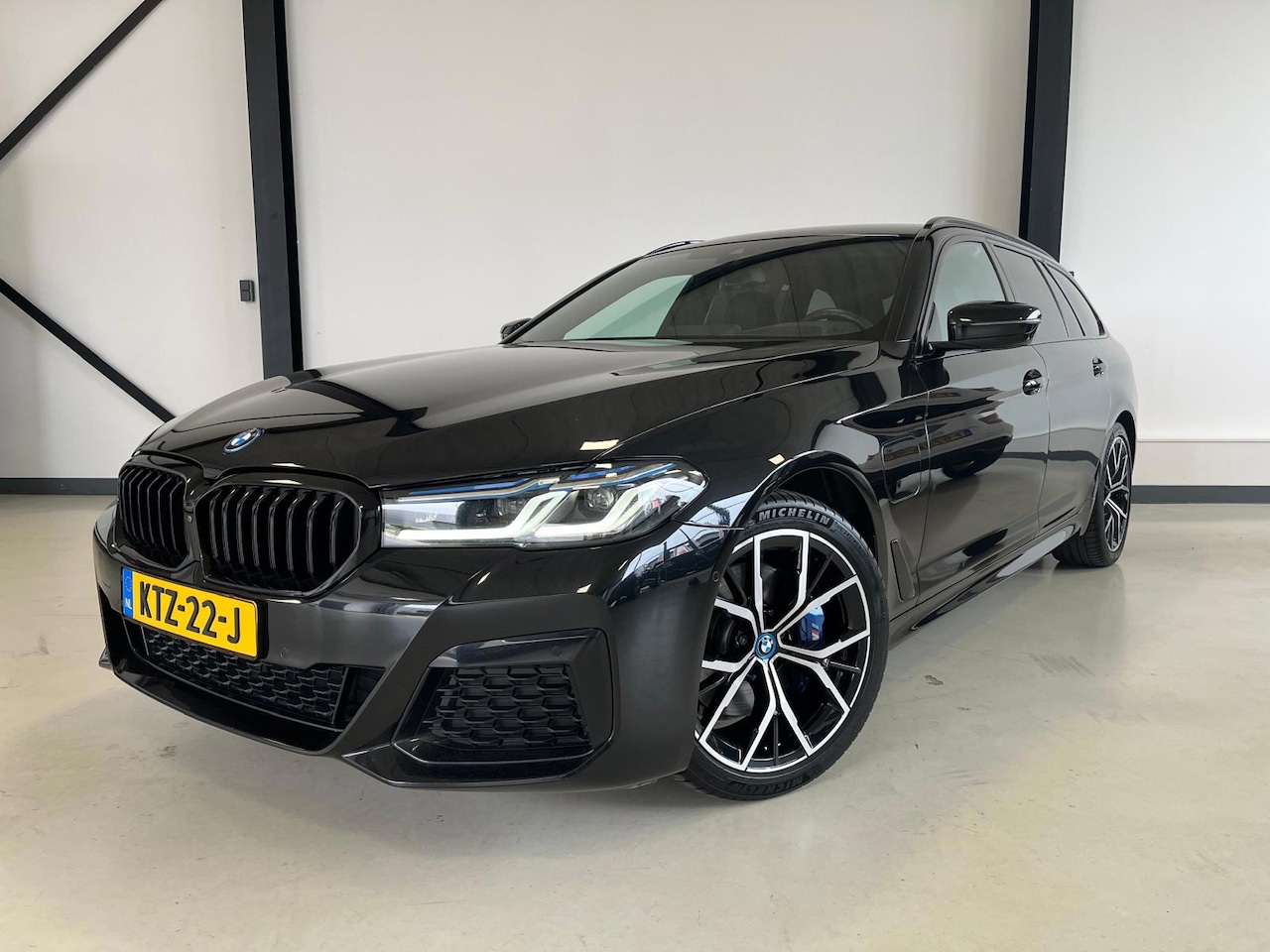 BMW 5-serie Touring - 530e xDrive Business Edition Plus|Memory|Laser|Head-Up|Stoelverwarming - AutoWereld.nl