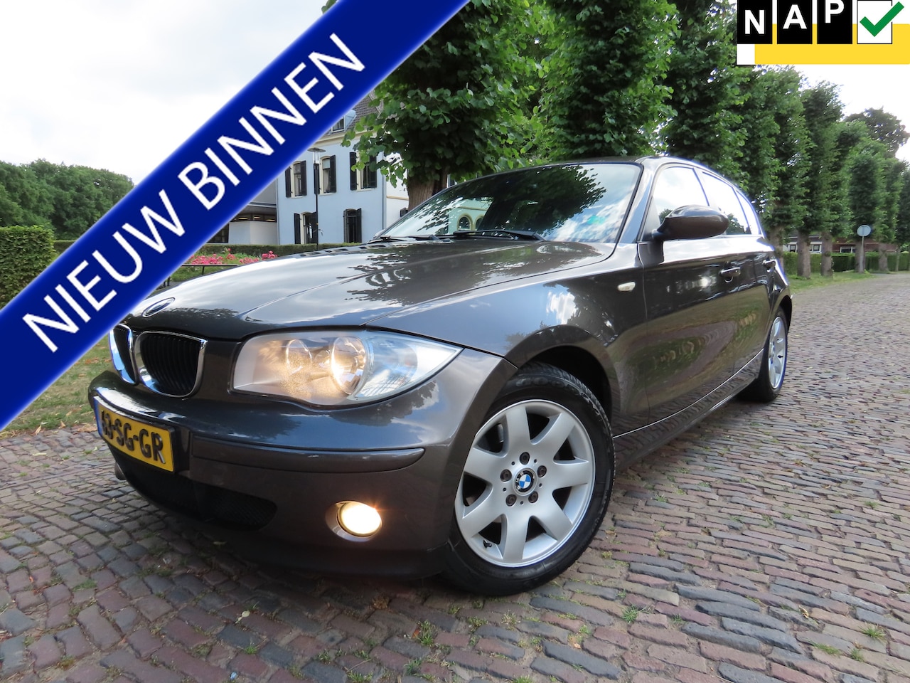 BMW 1-serie - 118i High Executive Automaat Leer Airco Cruisecontrol Bleutooth/Carplay 5 Drs Lm Velgen*** - AutoWereld.nl