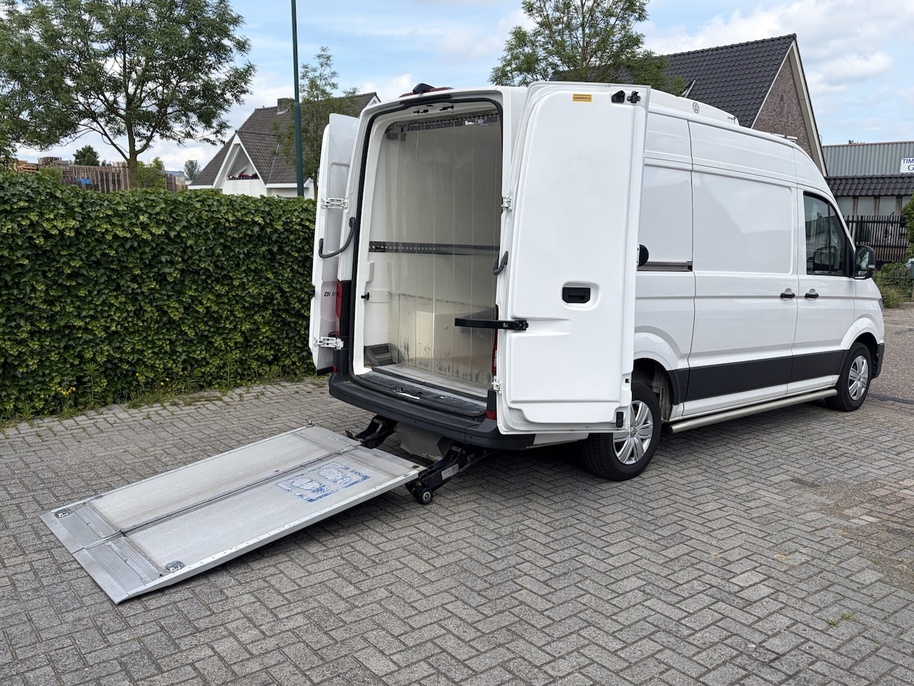 Volkswagen Crafter - 35 2.0 TDI 130KW Euro6 L3H3 -20°C Koel / Vries ✓ Laadklep BAR ✓ 270° deuren - AutoWereld.nl