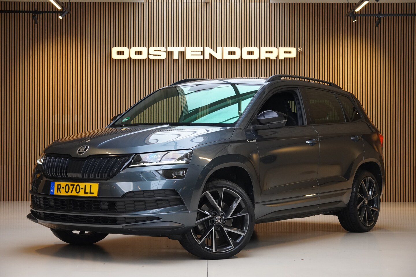 Skoda Karoq - 1.5TSI/150pk ACT Sportline DSG|2021|Trekhaak|LED|19"LMV|Cruise+ACC|PDC+Camera|Clima - AutoWereld.nl