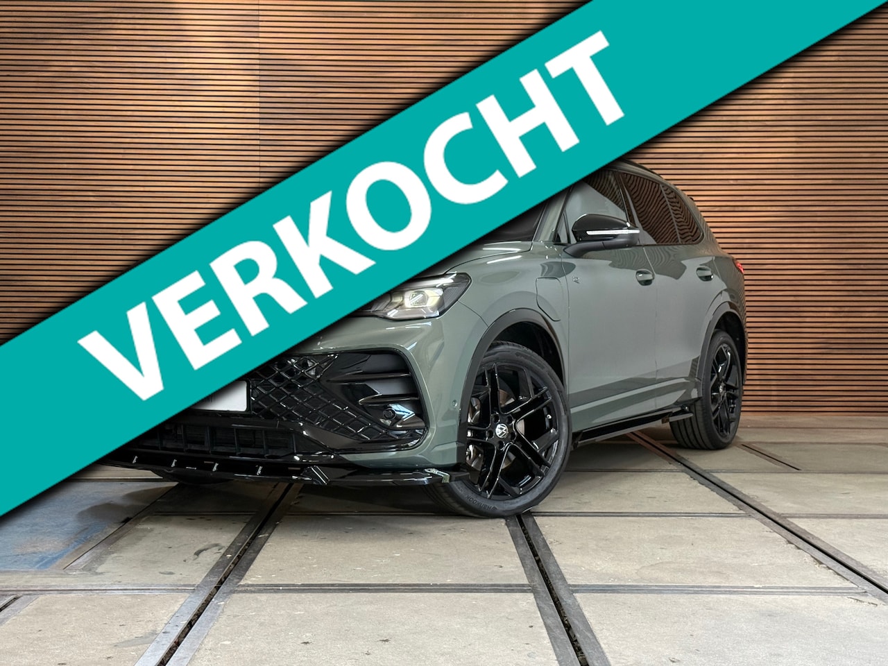 Volkswagen Tiguan - 1.5 eHybrid R-Line Black MD Edition | Garantie tot 2030 | VOL! | 272PK | Full IQ.Light | H - AutoWereld.nl