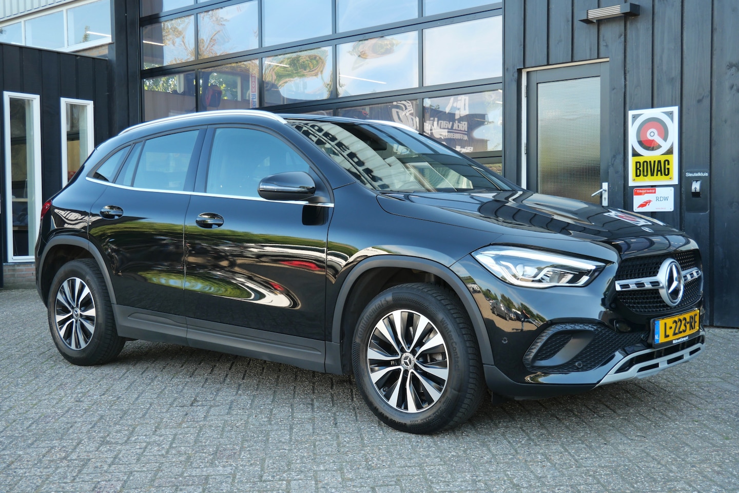 Mercedes-Benz GLA-Klasse - 180 Business Solution Automaat | MBUX | Trekhaak | Camera | NL-Auto - AutoWereld.nl