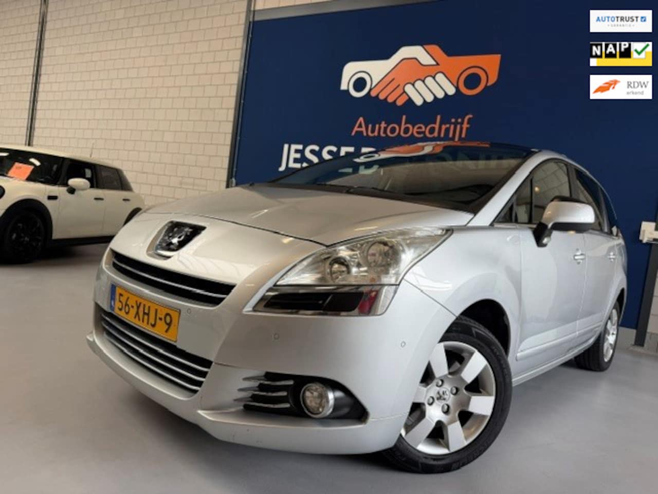 Peugeot 5008 - 1.6 THP Family 7persoons/ bj.2012/ NAP met 123603 km./ Panoramadak/ Climate/ Cruise/ APK 0 - AutoWereld.nl
