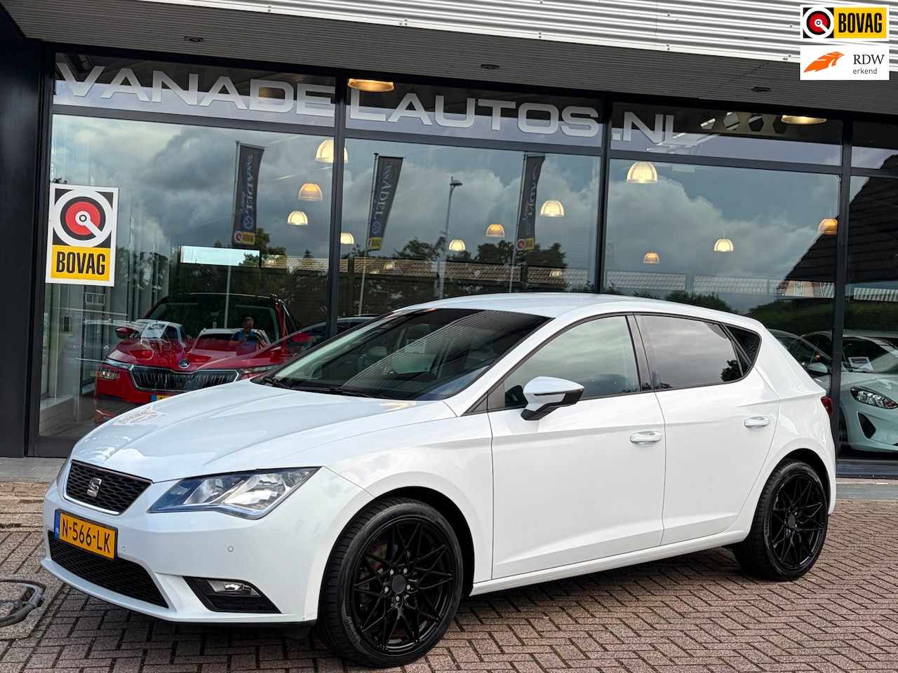 SEAT Leon - 1.2 TSI Style 110 PK 5Drs Navi Clima Cruise Park.Sens 18" LM-Velgen - AutoWereld.nl