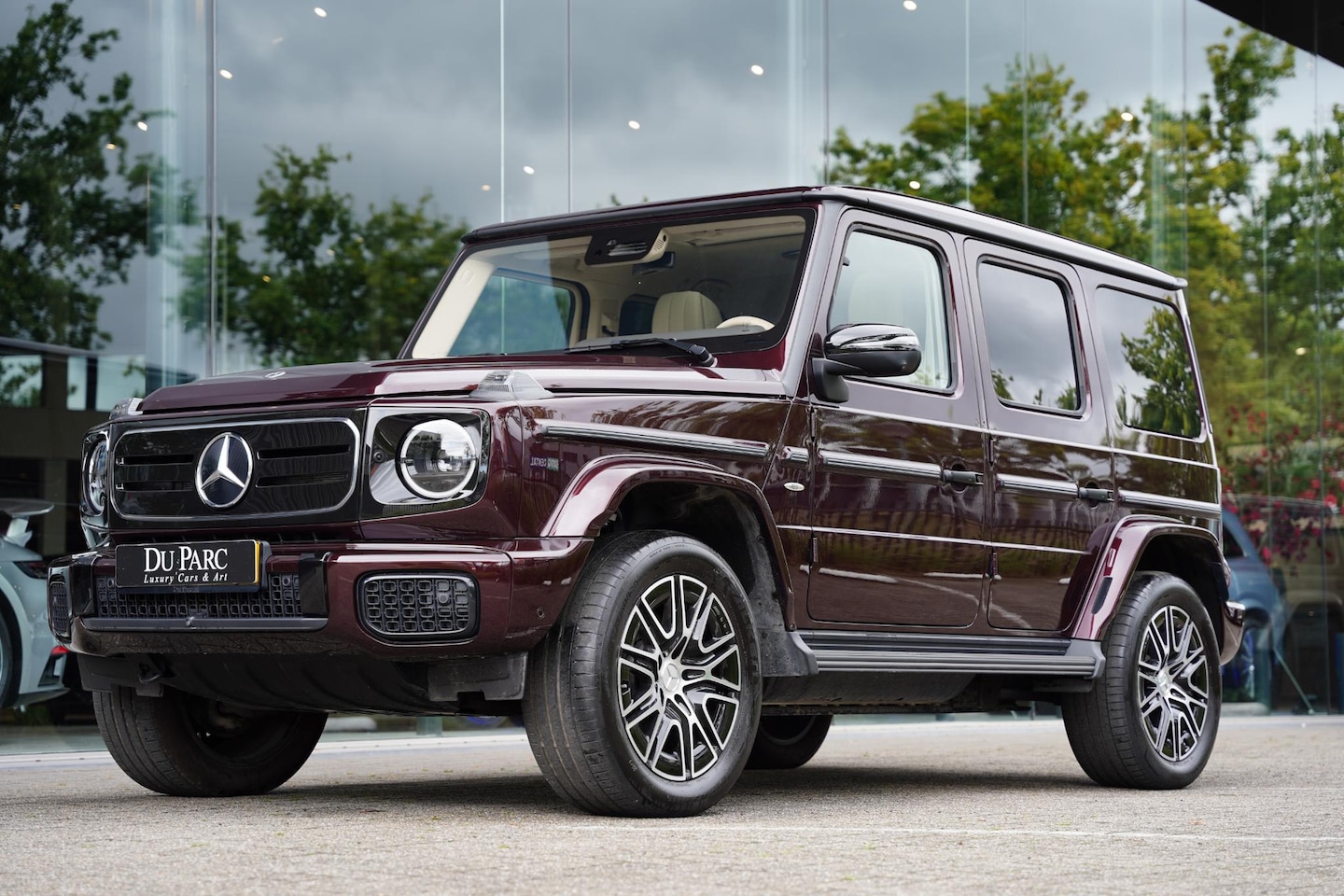 Mercedes-Benz G-klasse - 580 / 116 kWh / Robijnrood / Leder Beige / Grille Verlicht - AutoWereld.nl