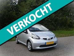Toyota Aygo - 1.0-12V + . 3 Deurs . Elec ramen . Airco . enz
