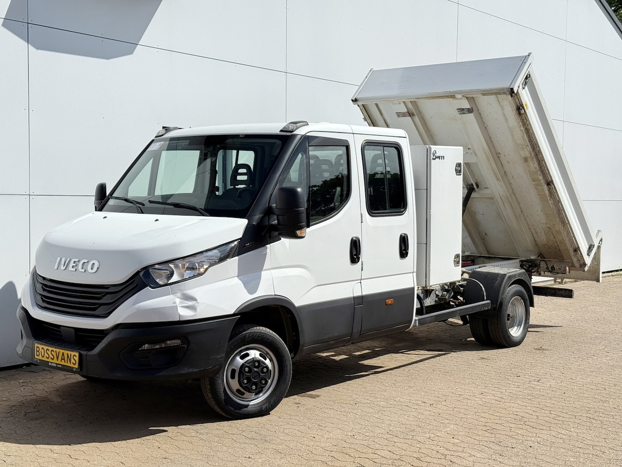Iveco Daily - 35C16 3.0 Dubbele Cabine Kipper Dubbellucht 3,5t Trekhaak 6 Stoelen Airco Cruise Control B - AutoWereld.nl