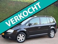 Volkswagen Touran - 1.6-16V FSI RIJDSUPER/AIRCO/LEER/APK 7-27