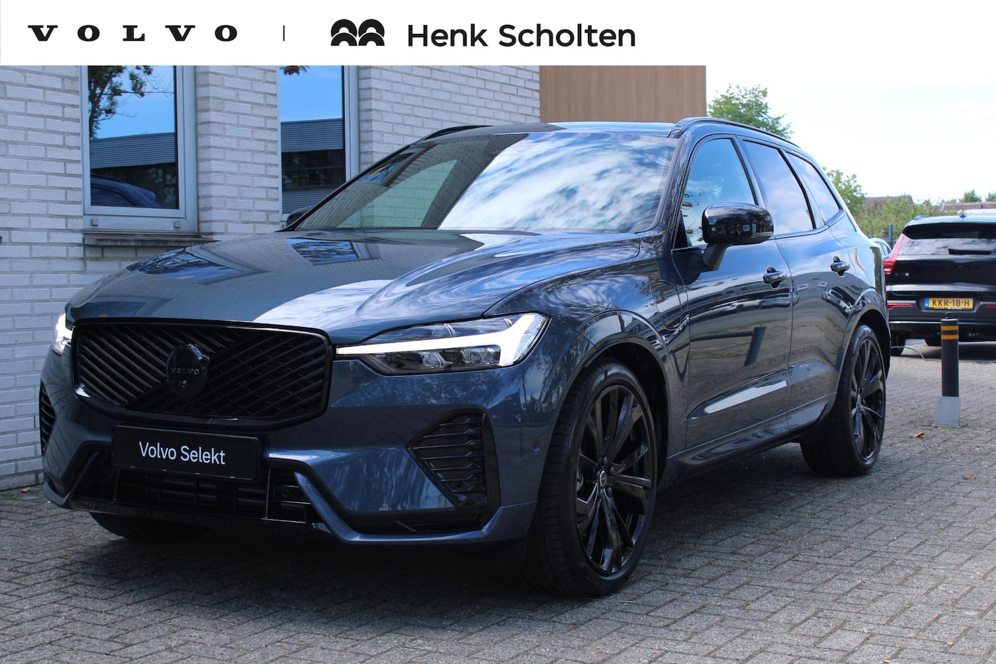 Volvo XC60 - T6 Plug-in hybrid AWD Ultra Black Edition | Panoramadak | Luchtvering | Trekhaak | Verwarm - AutoWereld.nl