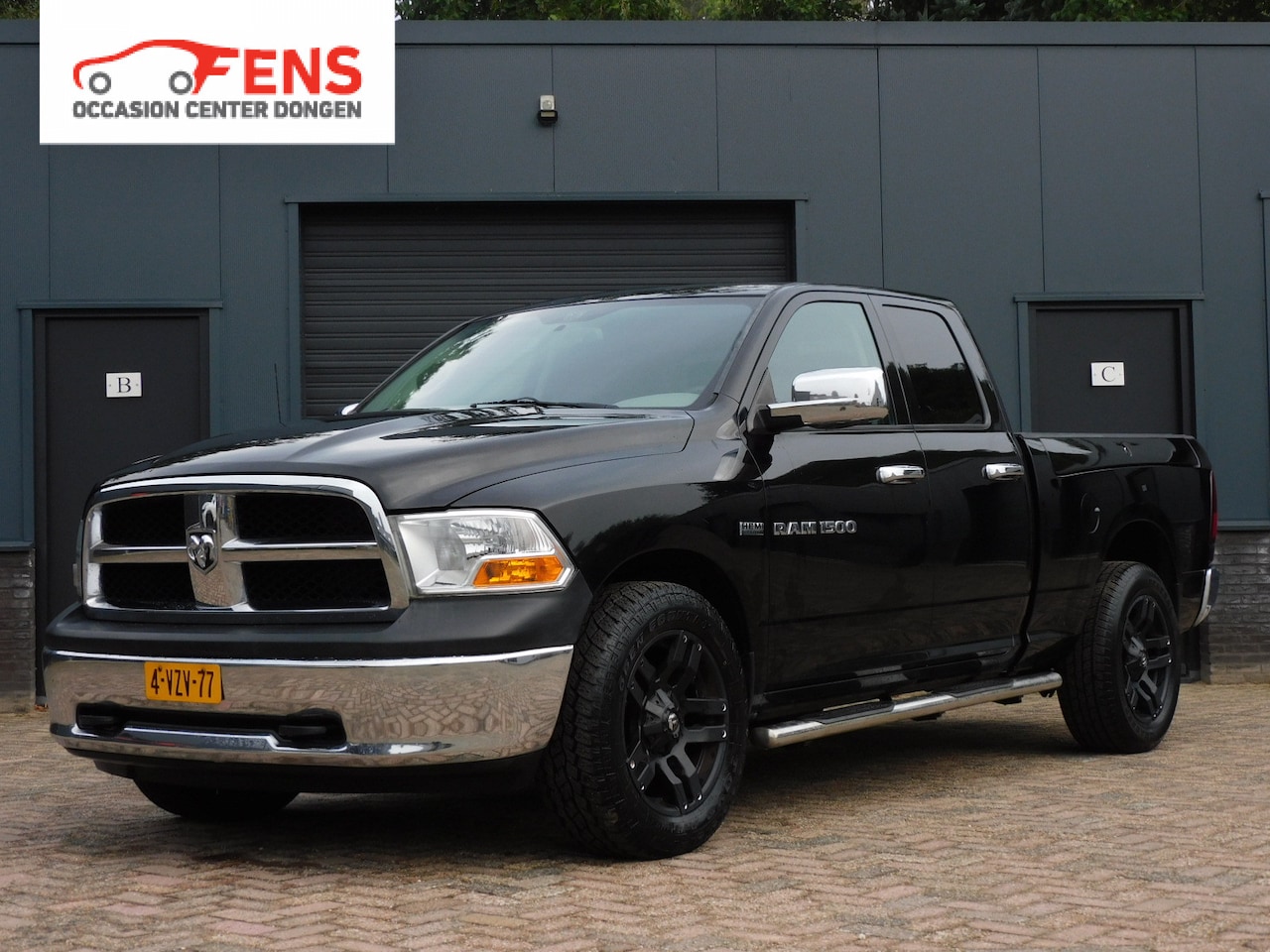 Dodge Ram 1500 - 5.7 V8 4x4 Quad Cab 6'4 20 INC FUEL VELGEN!  LEER! CRUISE! TREKHAAK! AUX! - AutoWereld.nl