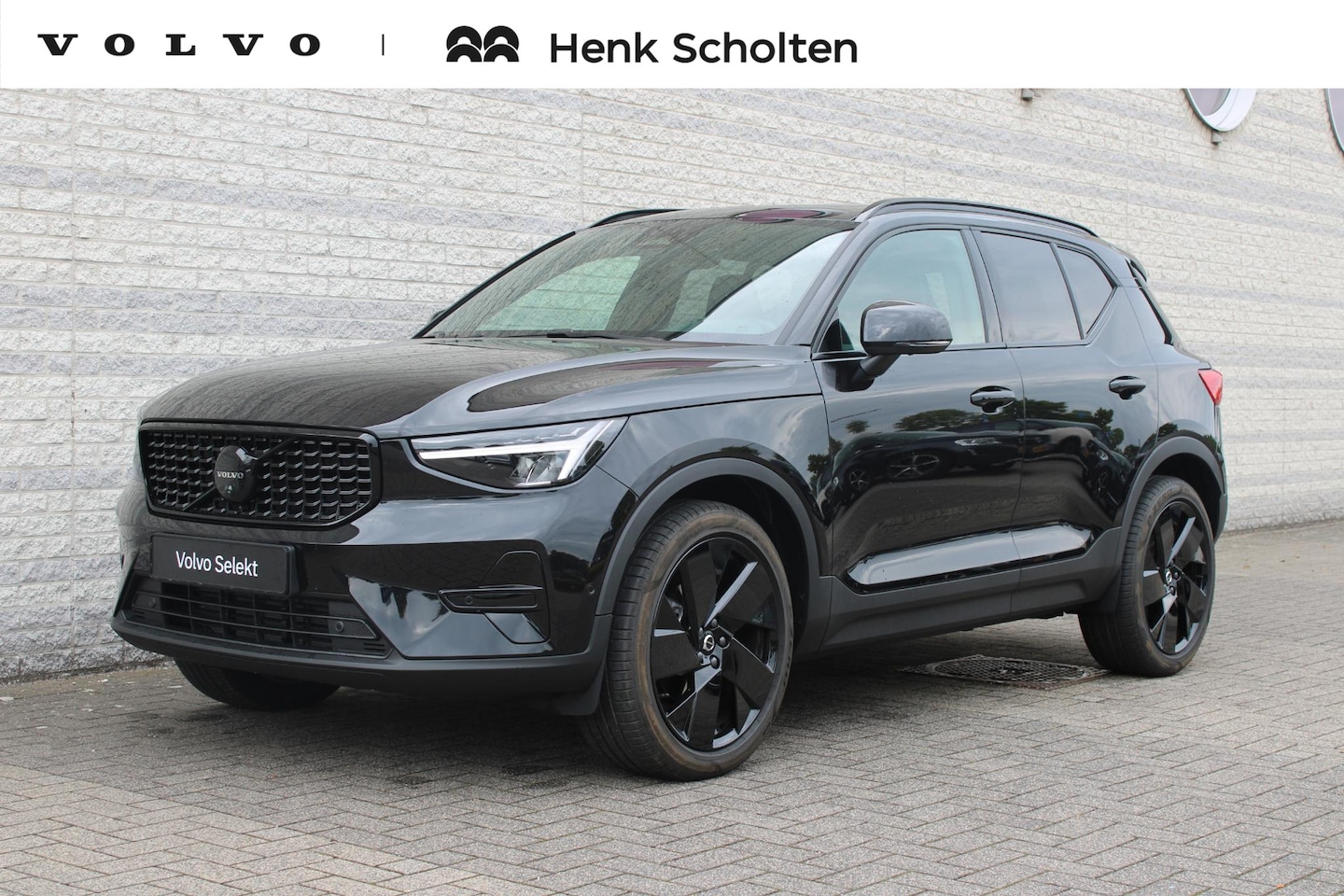 Volvo XC40 - B4 Plus Black Edition | Panoramadak | Trekhaak | Verwarmbare voorstoelen, stuurwiel en voo - AutoWereld.nl