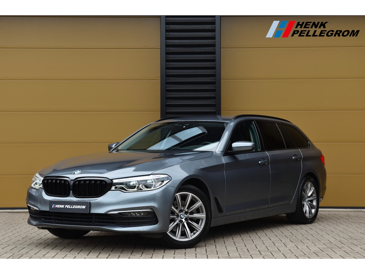 BMW 5-serie Touring - 520i High Executive Edition * Comfortstoelen * Sfeerverlichting * Comforttoegang * Privecy - AutoWereld.nl