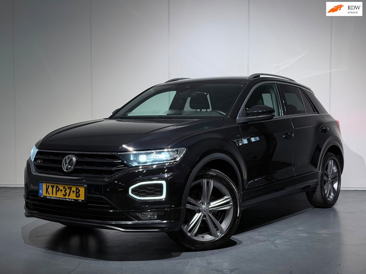 Volkswagen T-Roc - 1.5 TSI DSG Sport Business R-Line /Virtual/Sfeer/ACC/Camera/CarPlay/LED/NAVI/LaneAss/DodeH - AutoWereld.nl