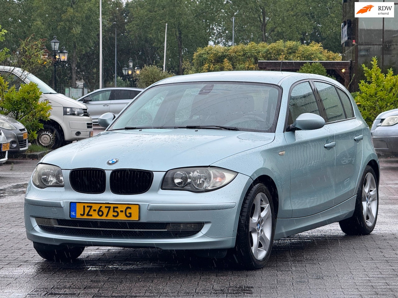 BMW 1-serie - 118i High Executive | Climate control | Cruise control | LM velgen | Stoelverwarming | 2 s - AutoWereld.nl