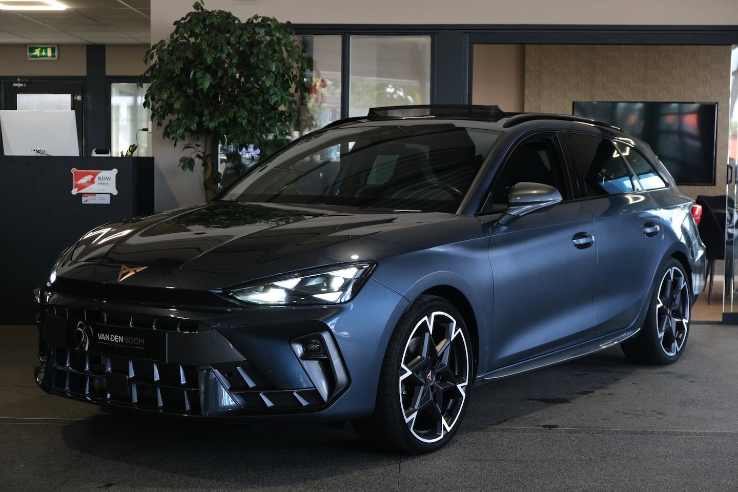 CUPRA Leon Sportstourer - 1.5 eTSI 150PK DSG Facelift Pano Led Cam Navi Sennheiser SuperSport ACC - AutoWereld.nl
