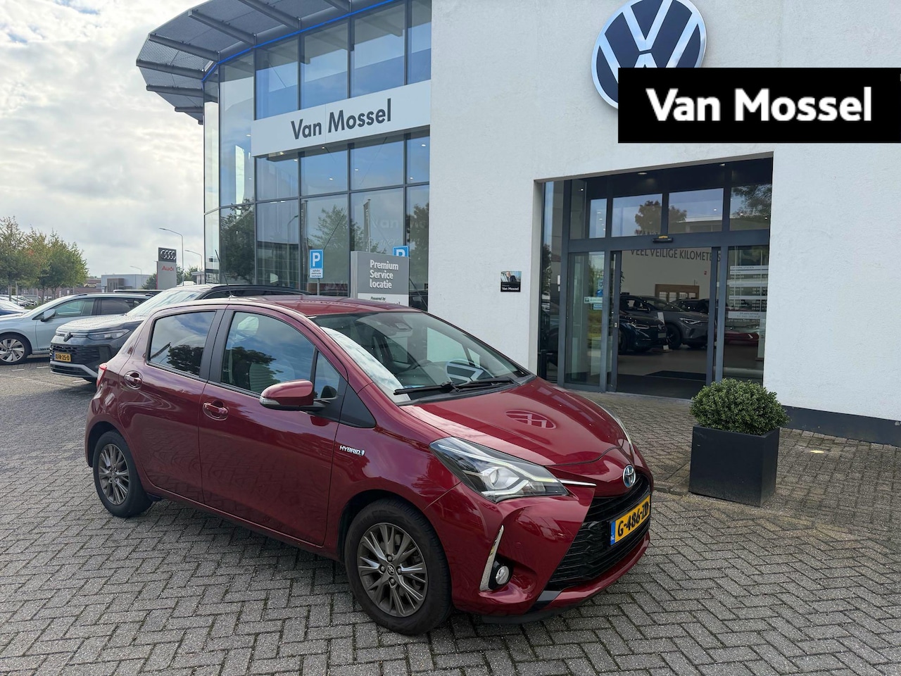 Toyota Yaris - 1.5 Hybrid Dynamic 100 PK | Automaat | Cruise Control | Airco | Navigatie | Achteruitrijca - AutoWereld.nl