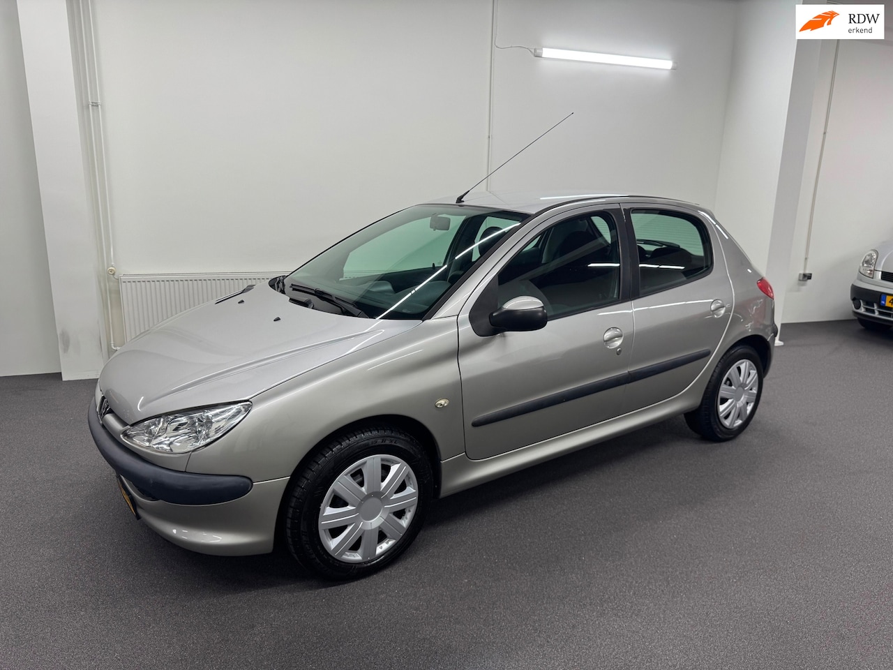 Peugeot 206 - 1.4 Air-line Automaat 5Drs Airco Nw Apk - AutoWereld.nl