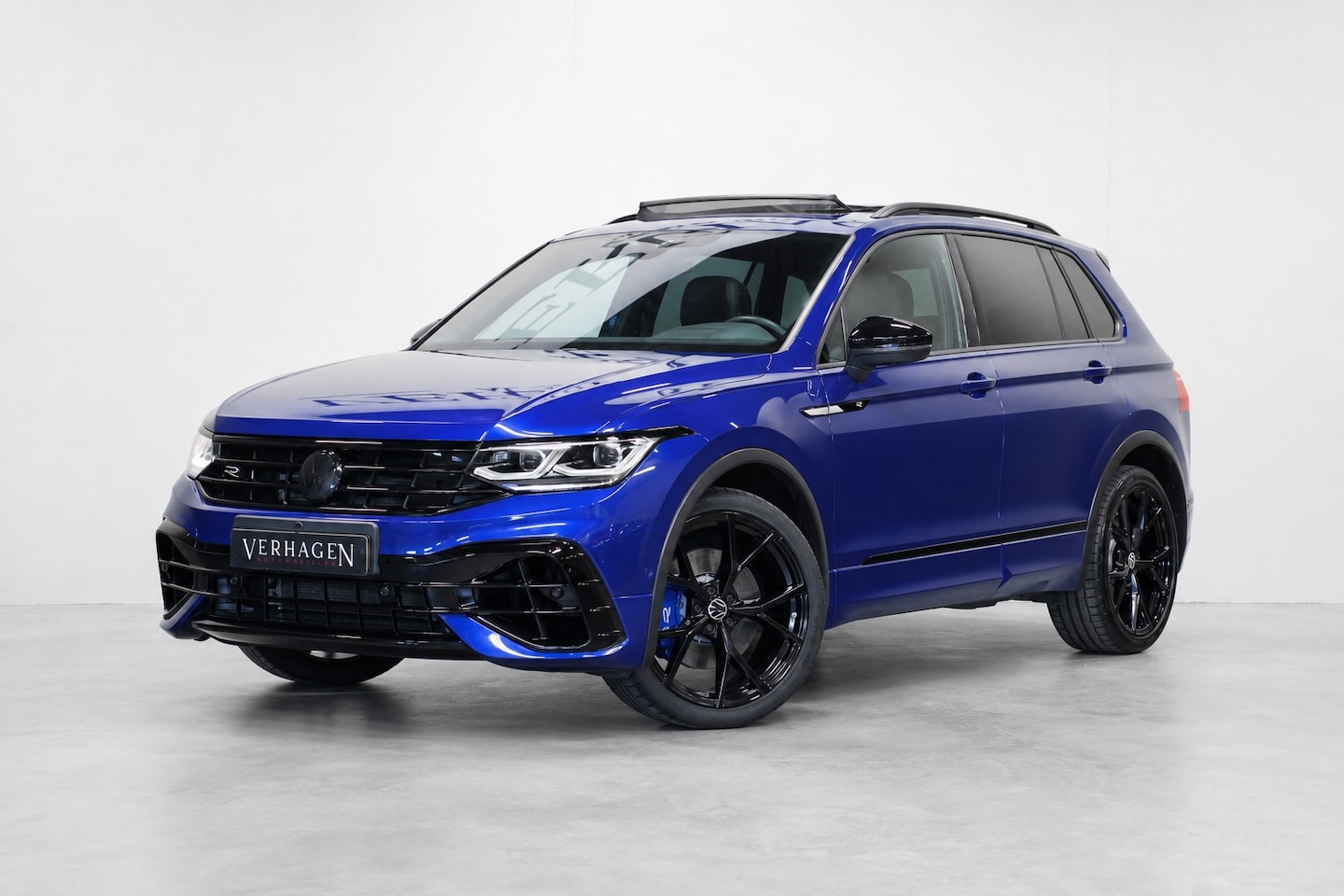 Volkswagen Tiguan - 2.0 TSI R 75 Edition 320pk Akrapovic Leer Pano 4Motion - AutoWereld.nl