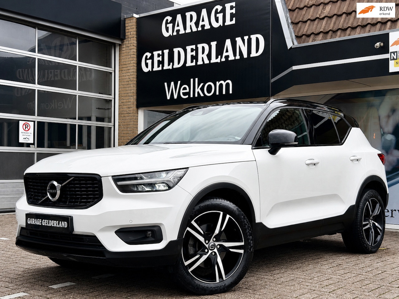 Volvo XC40 - 1.5 T3 R-Design | FULL-LED | APPLE/ANDROID | LEDER/ALCANTARA | ACC | NAVI | CAMERA | FULL- - AutoWereld.nl