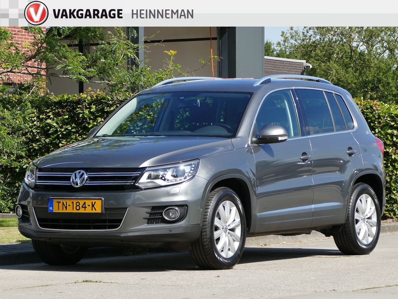 Volkswagen Tiguan - 1.4 TSI stoelverwarming | trekhaak | parkeerassistent - AutoWereld.nl