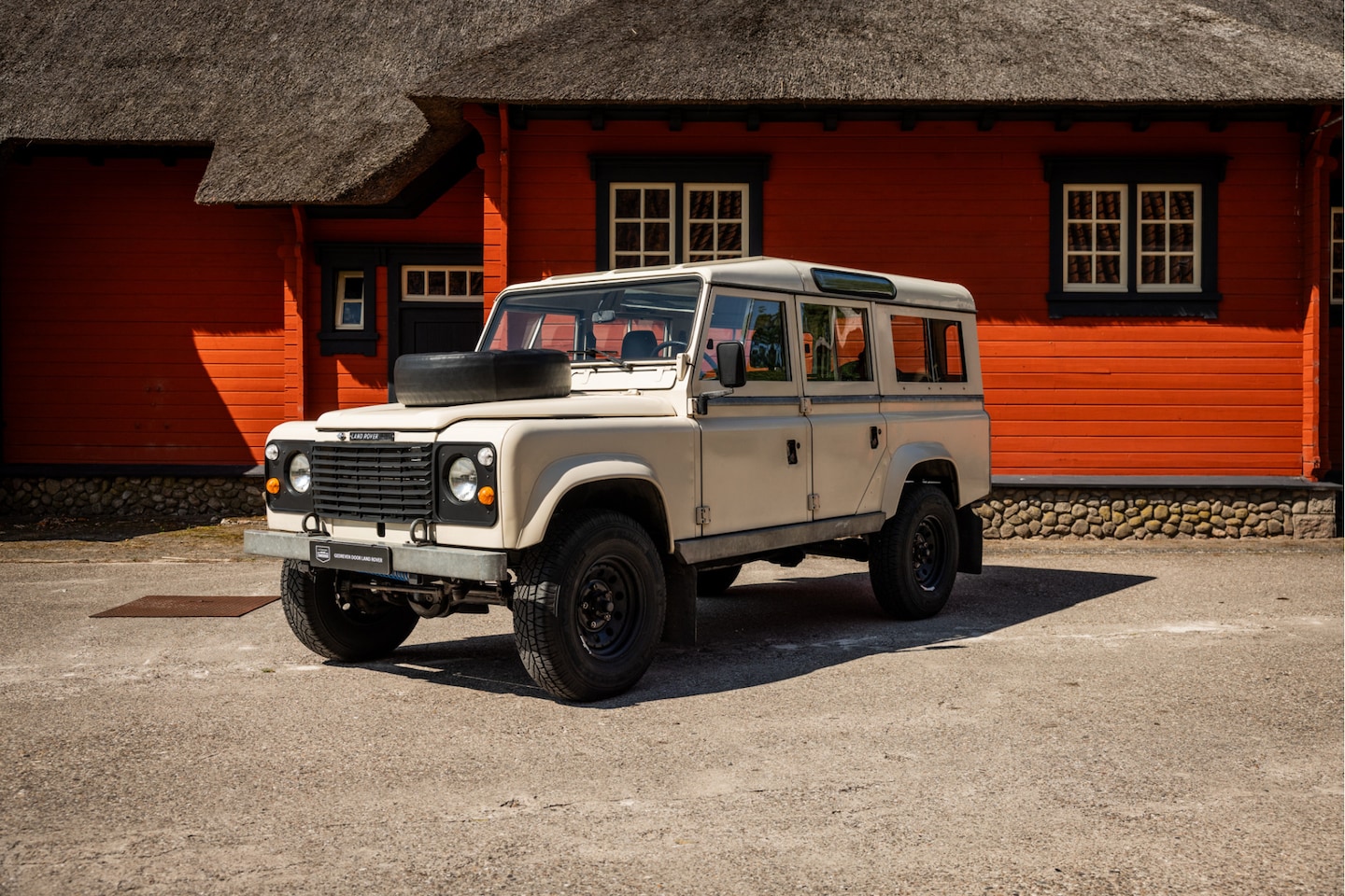 Land Rover Defender 110 - Station Wagon V8 Originele staat. - AutoWereld.nl
