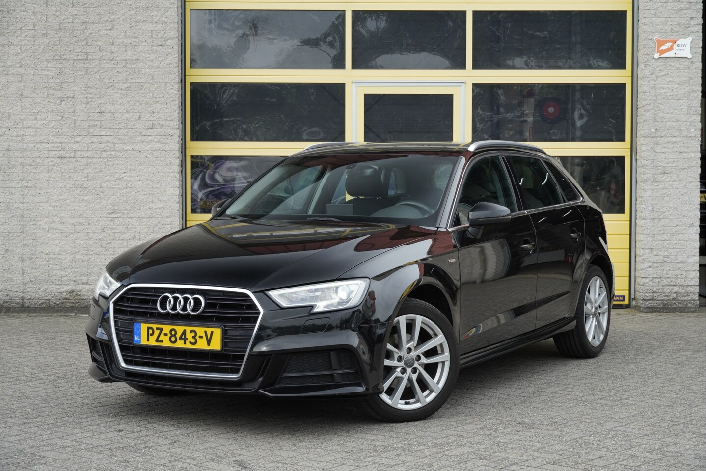 Audi A3 Sportback - 1.0 TFSI 5drs S-Line BJ2017 Lmv 17" | Led | Pdc | Sideskirts | Navi | Climate control | Cr - AutoWereld.nl