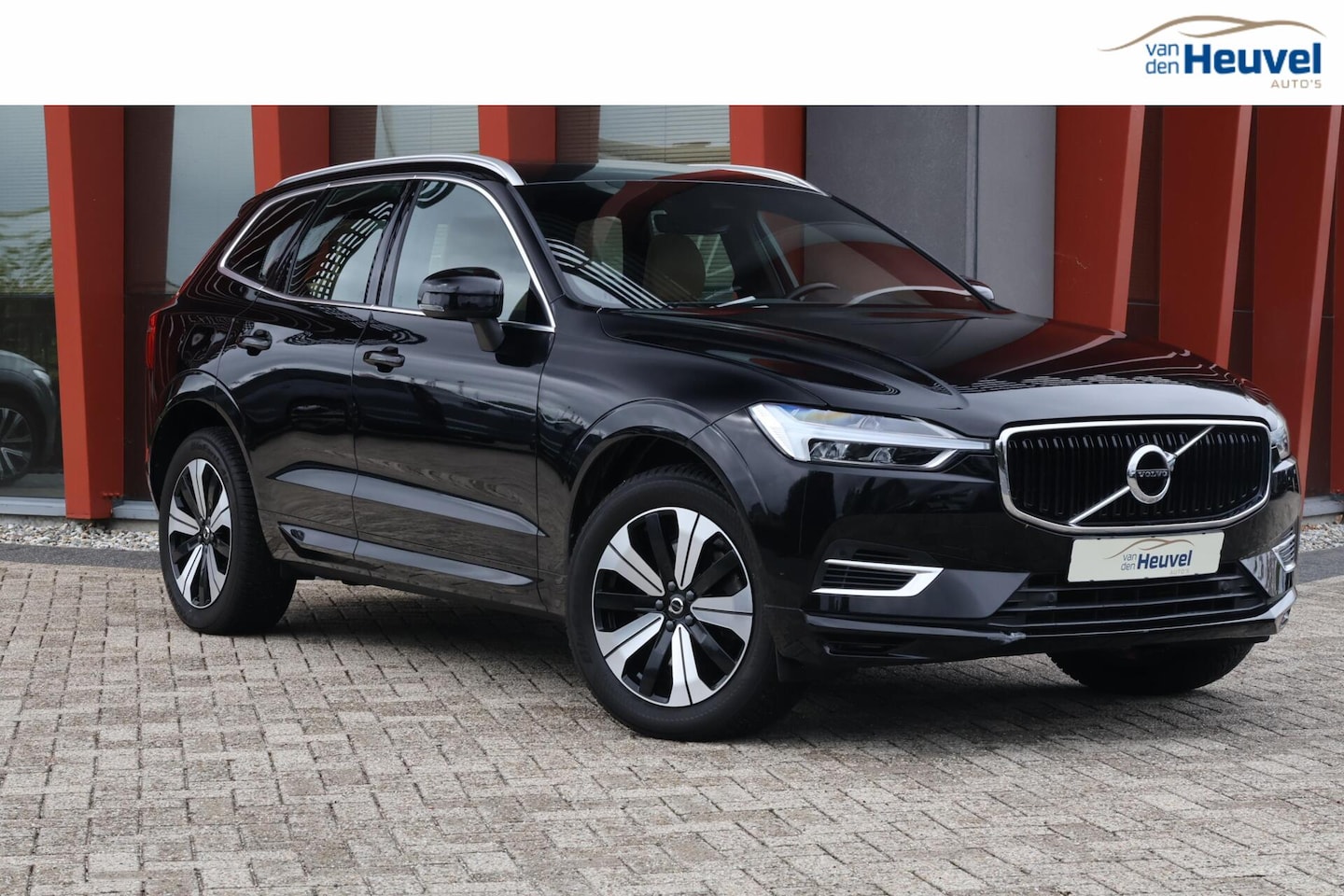 Volvo XC60 - T8 Recharge AWD Momentum | Leder | Panoramadak | Parkeercamera | Keyless - AutoWereld.nl