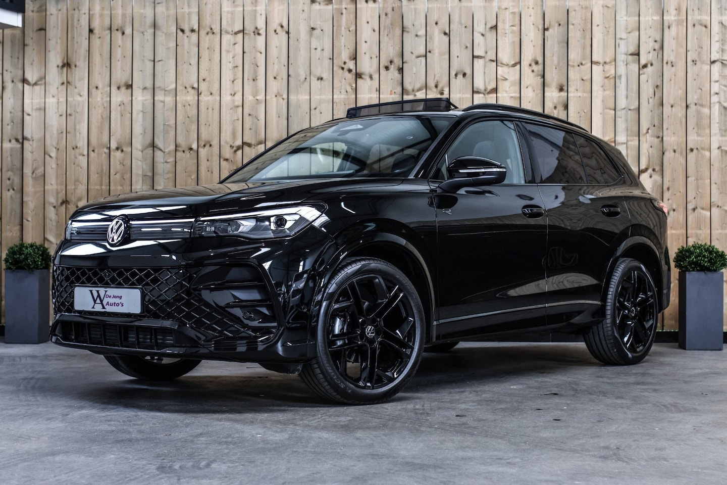 Volkswagen Tiguan - 1.5 eTSI R-Line *Pano*H/K*360 Camera*Head-Up*Keyless*Trekhaak* - AutoWereld.nl