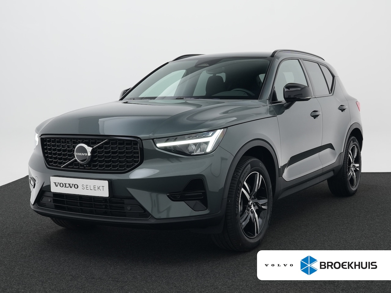Volvo XC40 - B4 Plus Dark | Elek Stoelen | Harman/Kardon | Trekhaak | Privacy Glass | Adaptive Cruise | - AutoWereld.nl