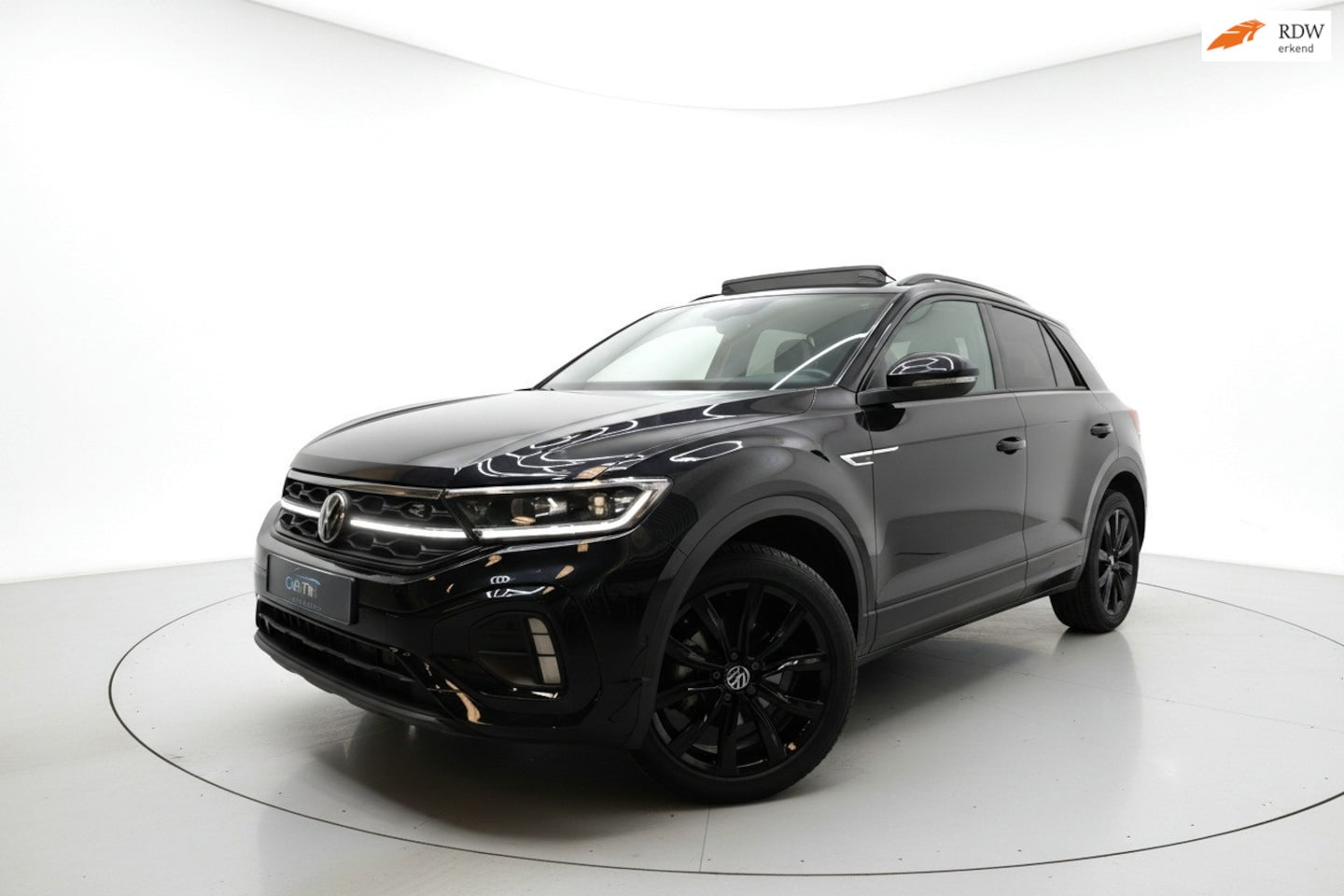 Volkswagen T-Roc - 1.5 TSI 2x R Line PANO VIRTUAL KEYLESS IQ - AutoWereld.nl