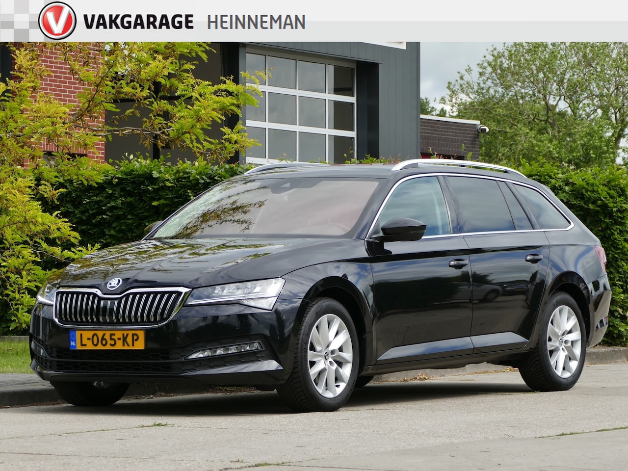 Skoda Superb Combi - 1.5 TSI ACT Business Edition AUTOMAAT | stoelverwarming | verwarmde voorruit | all-season- - AutoWereld.nl