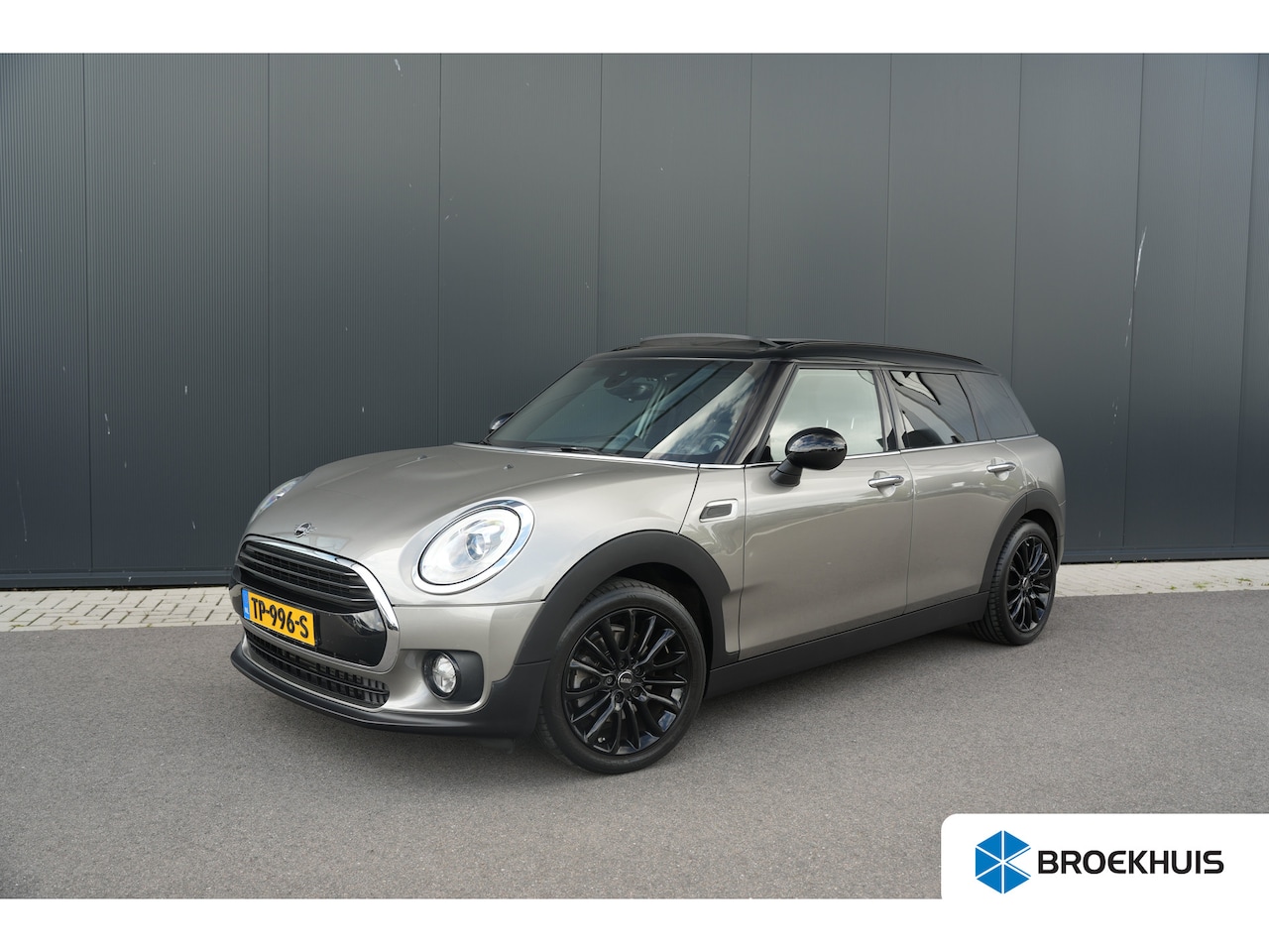 MINI Clubman - 1.5 136pk Cooper Business Edition | Panoramadak | Parkeerhulp Achter | Climate Control | C - AutoWereld.nl