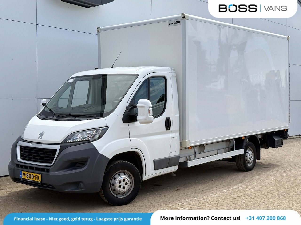 Peugeot Boxer - 2.0 130PK Bakwagen Laadklep Navigatie Camera Airco Zijdeur Meubelbak Koffer - AutoWereld.nl