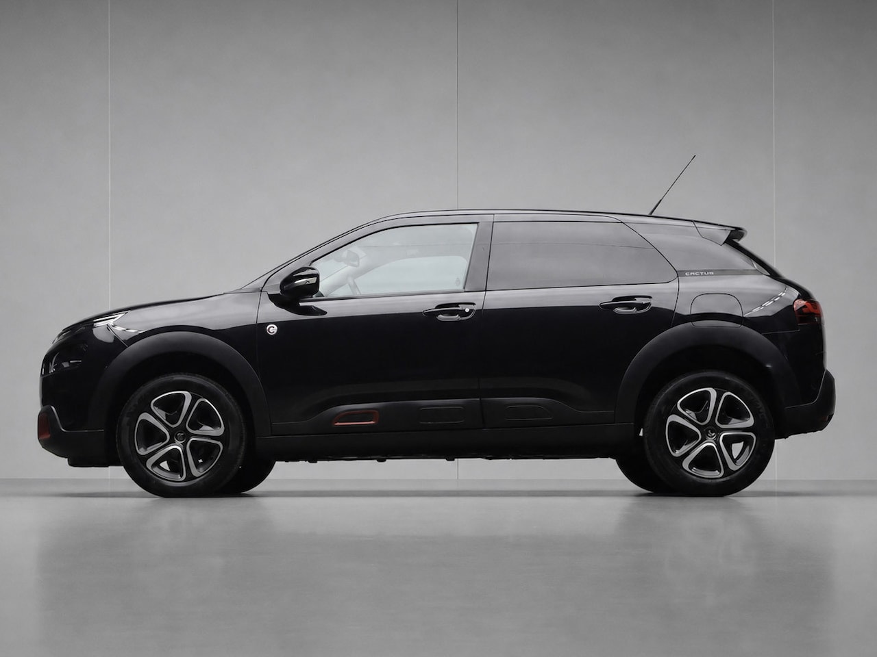 Citroën C4 Cactus - 1.2 PureTech Business Sport (APPLE CARPLAY,NAVI,PDC,CLIMATE,CRUISE,GETINT,LED,SPORTSTOELEN - AutoWereld.nl