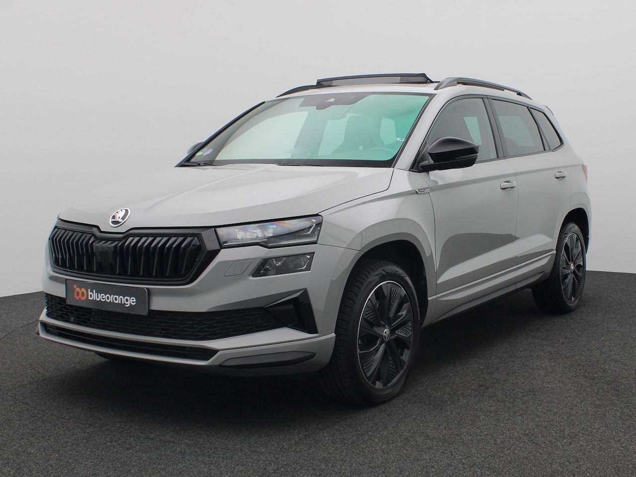Skoda Karoq - 1.5 TSI ACT Sportline Business 150PK DSG Panoramadak, Trekhaak, Achteruitrijcamera, Winter - AutoWereld.nl