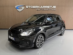 Suzuki Swift - 1.4 Sport Smart Hybrid | Navi | Carplay | Dodehoek | Camera | 17" | Stoelverwarming | ACC