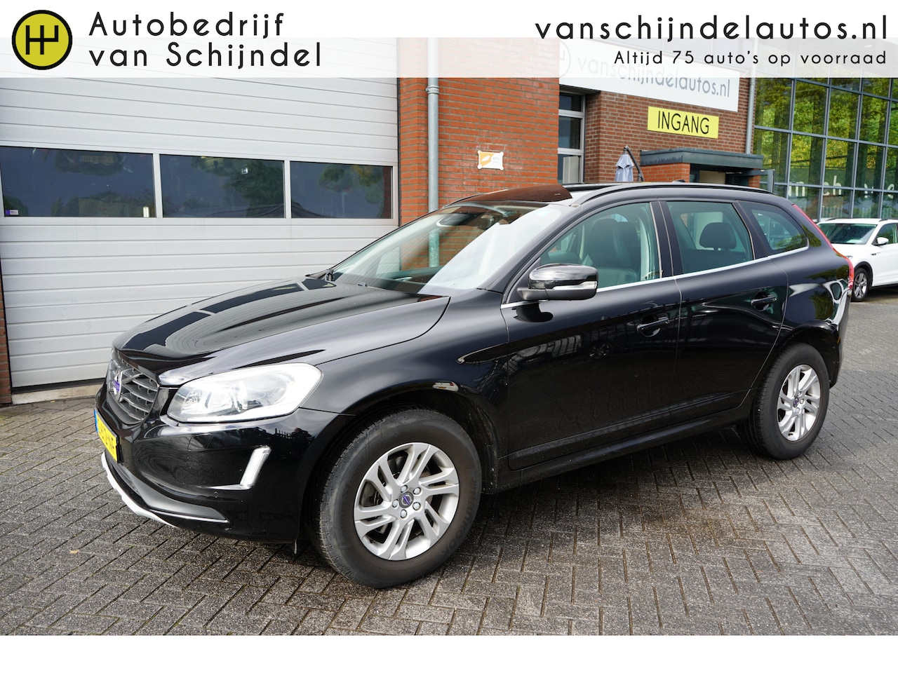 Volvo XC60 - 2.0 D4 191PK FWD MOMENTUM CAMERA TREKHAAK STOELVERWARMING NAVIGATIE 1/2 LEDER CLIMA CRUISE - AutoWereld.nl