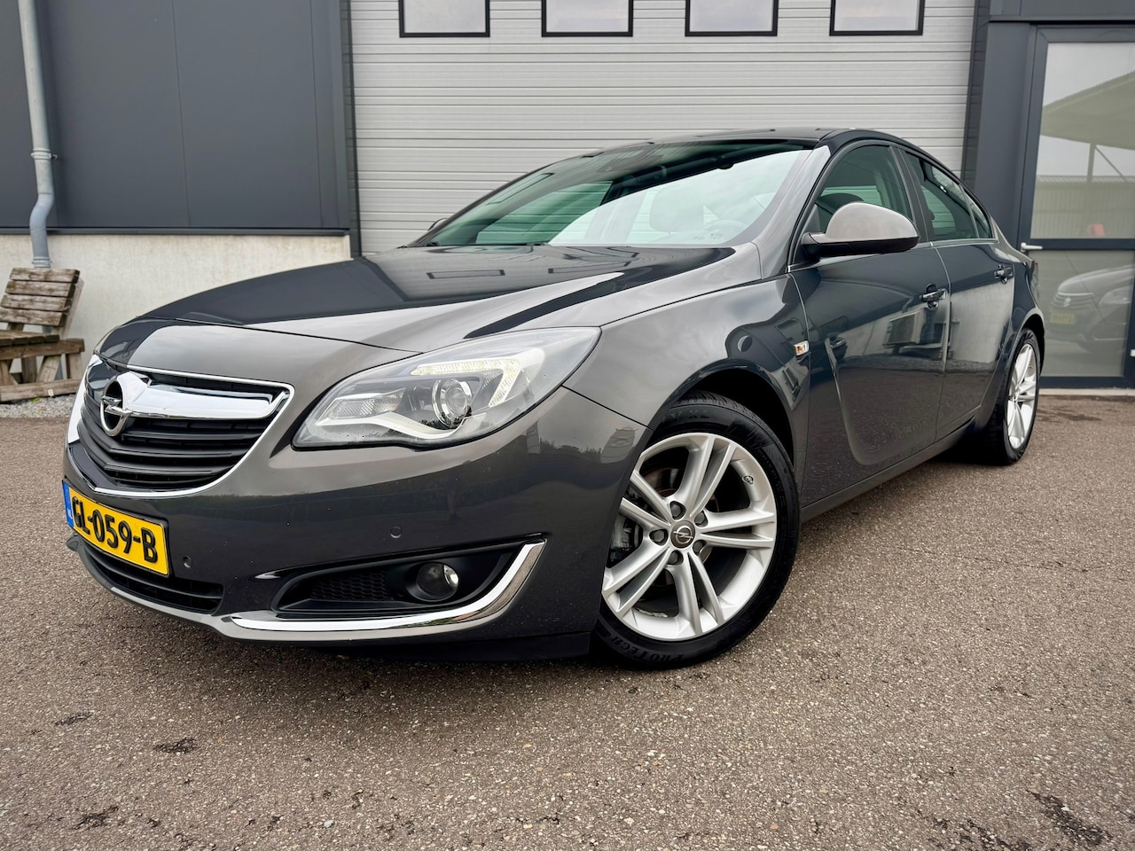 Opel Insignia - 1.6 T Business+ / Leder / 12 maanden garantie - AutoWereld.nl