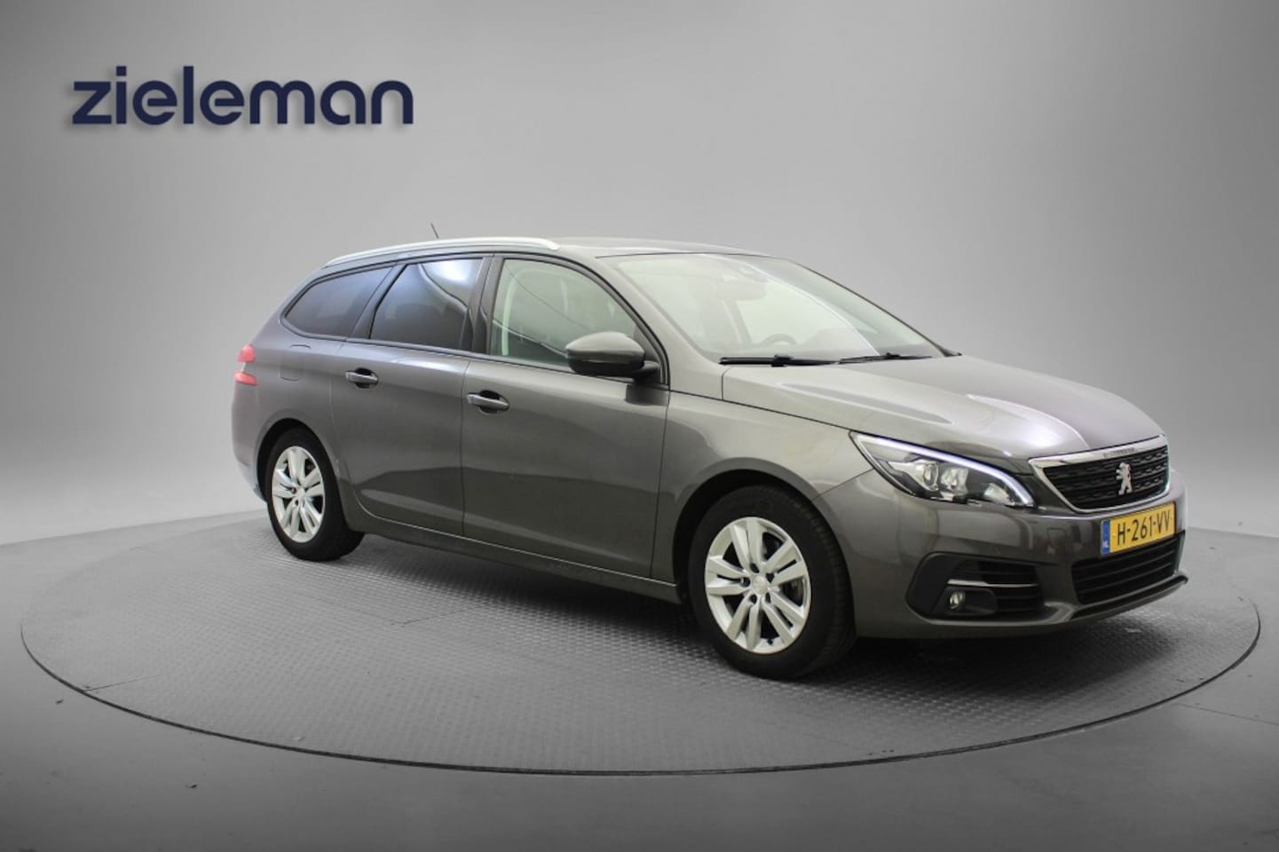 Peugeot 308 SW - 1.2 PureTech Executive - Panorama, Carplay, Trekhaak - AutoWereld.nl